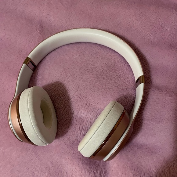 Rose Gold Bluetooth Wireless Beats - Picture 1 of 2